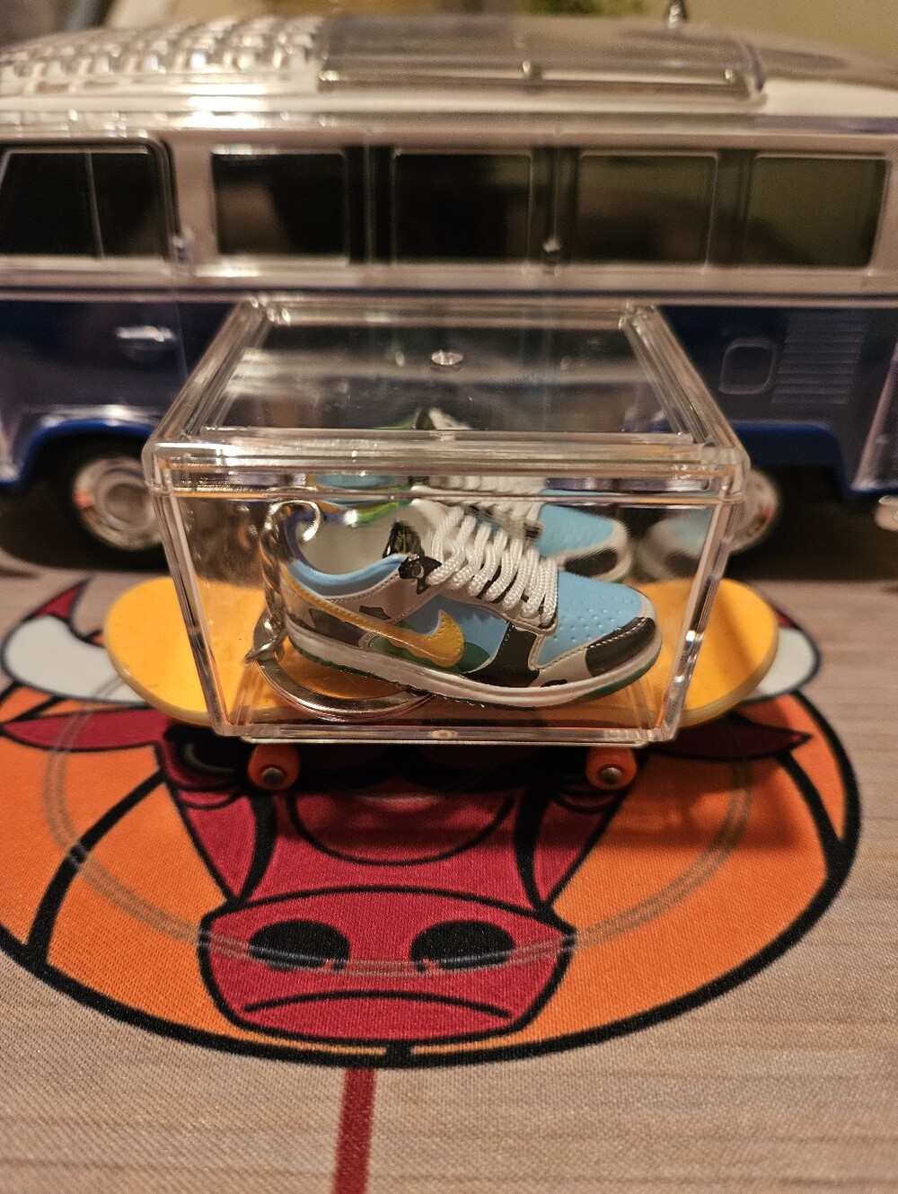 Pair of Mini sneaker keychain. - Picture 9 of 9